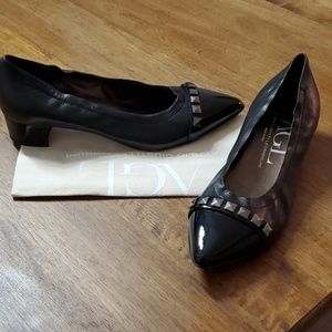 AGL womens NWT low heel pumps